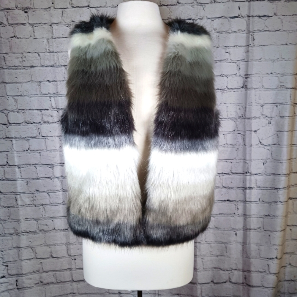 SKIES ARE BLUE Open Front Faux Fur Vest Gray Size Med
